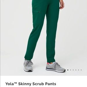 Yola FIGS skinny scrub pants